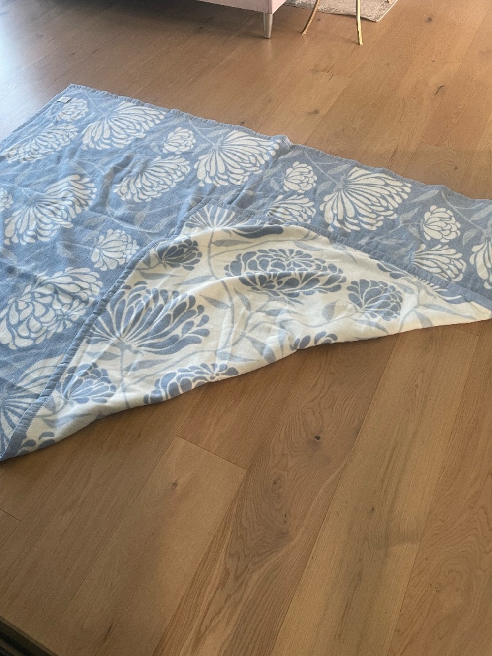 Docofil White Portugal Throw Blanket - 60x80 - Picture 3 of 5